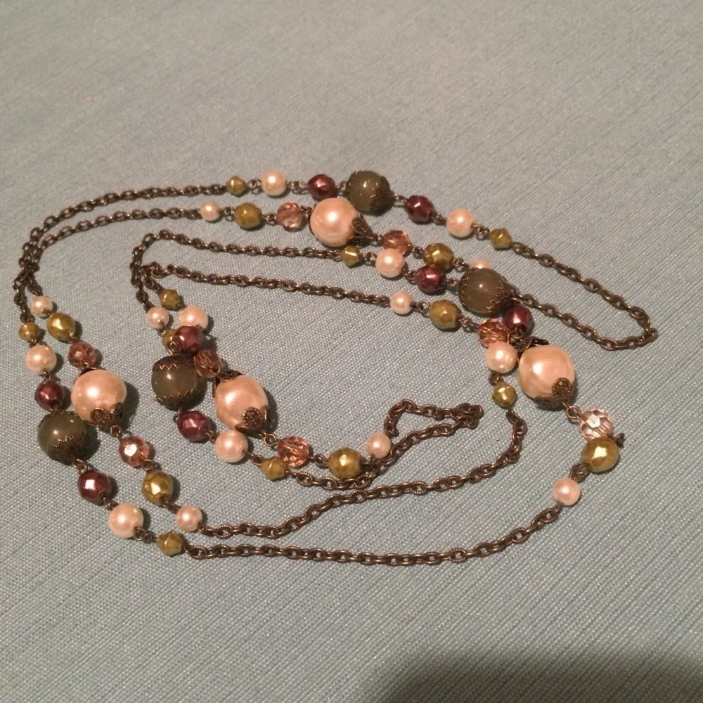 🌻Antique look mixed beads w/filigree accents. 60”